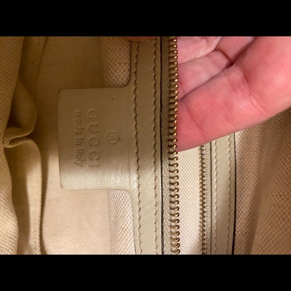 SALE. Authentic Gucci in amazing condition ❤️💕💜 - Picture 4 of 14